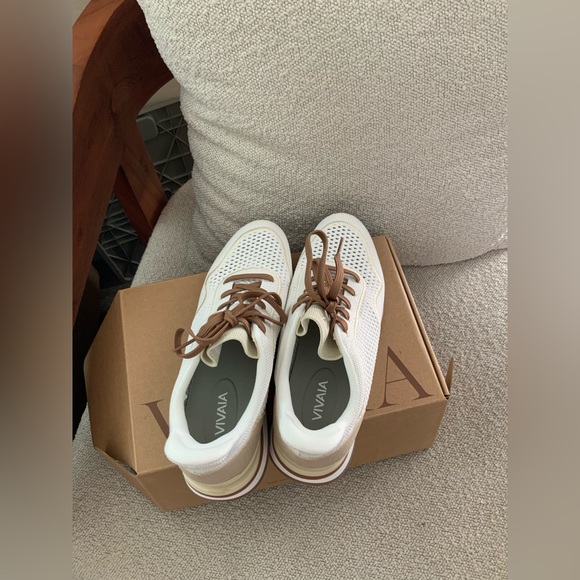 Vivaia Slip-On Mesh Sneakers new with box - Picture 6 of 7